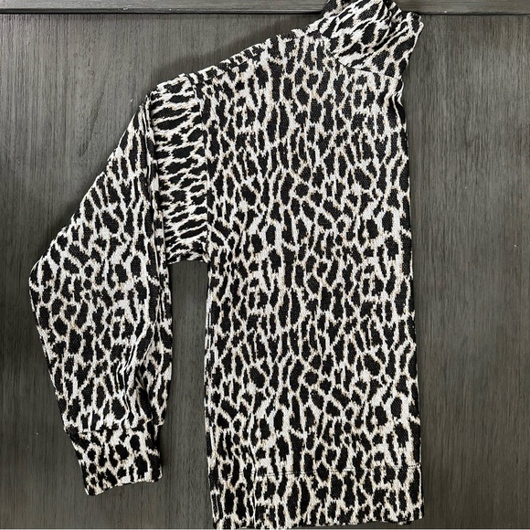 Loft Leopard print sweater Size M. - Picture 3 of 4
